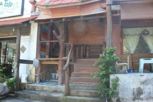 Hostal Baan Talay Guesthouse