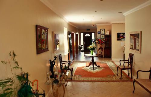 Hostal Seasons Lodge Guesthouse