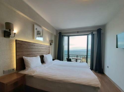 8 Rooms Boutique Hotel