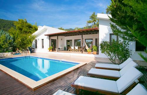 Islamlar Villa Sleeps 6 Pool Air Con Wifi