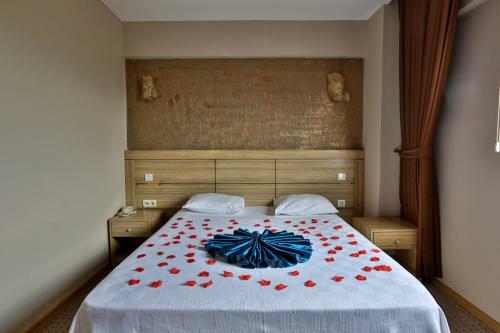 Grand Ayzek Hotel