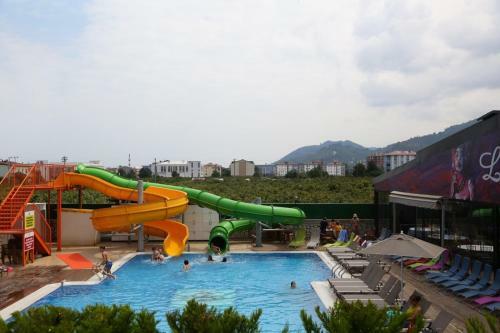 Grand Ayzek Hotel