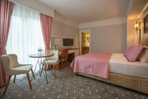 Jolnar Garden Hotel