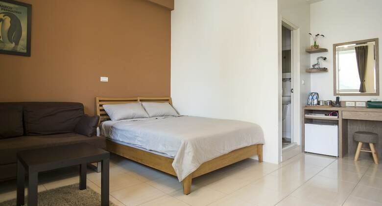 Hotel Iron St. House