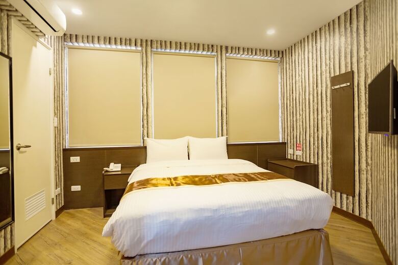 A Ace Hotel