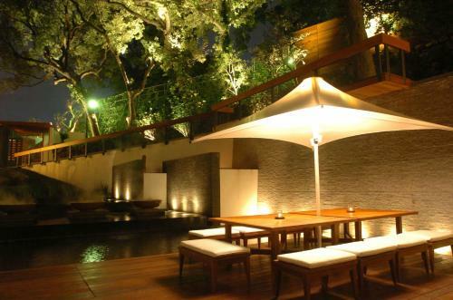 Hotel Villa 32 (guests Must Be 16+)