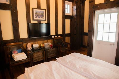 Black Forest Manor