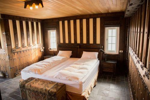 Black Forest Manor