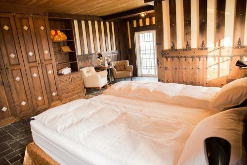 Black Forest Manor