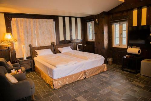 Black Forest Manor