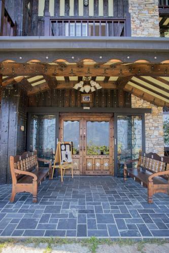 Black Forest Manor