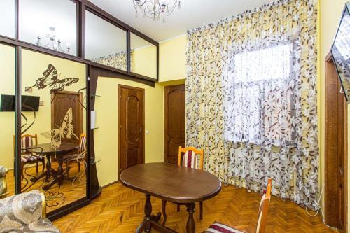 Apartment On Gorodotska 67