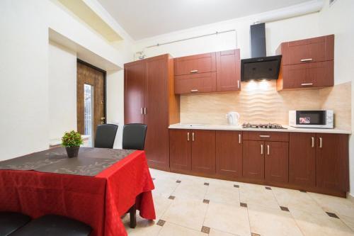 Cozy Apartment In Khmelnitsky Str.
