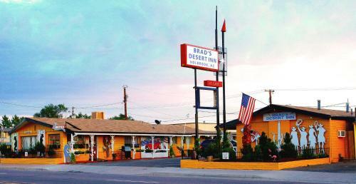 Motel Brad's Desert Inn