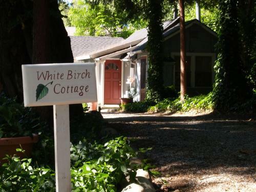 Piety Hill Cottages Motel And Bed And Breakfast