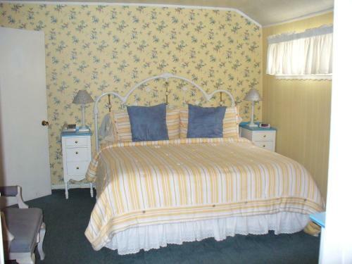 Piety Hill Cottages Motel And Bed And Breakfast