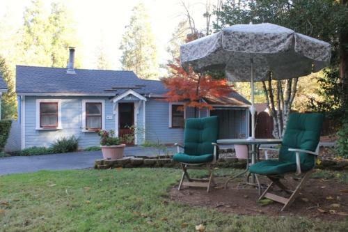 Piety Hill Cottages Motel And Bed And Breakfast