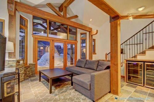 522 Ryan Gulch Home