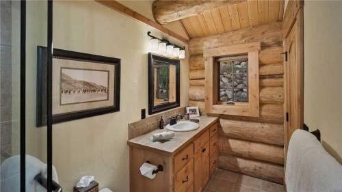 Panorama Lodge North: Luxury Log Home With Hot Tub, Elevator, Views (5br)