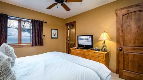 Brown Bear Chalet - 4br Luxury Mountain Home
