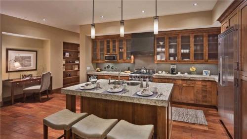 Quandary Peak Penthouse 704