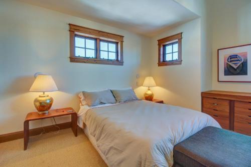 Upscale Majestic Valley Townhome