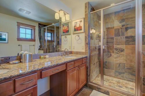Upscale Majestic Valley Townhome