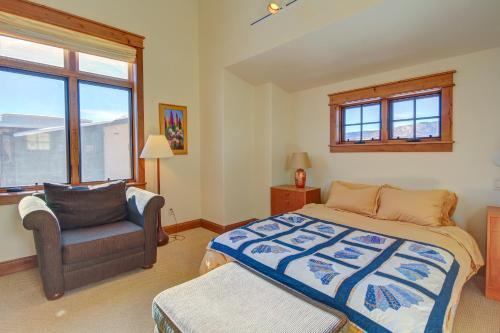 Upscale Majestic Valley Townhome