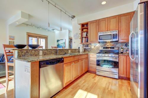 Upscale Majestic Valley Townhome