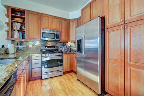 Upscale Majestic Valley Townhome