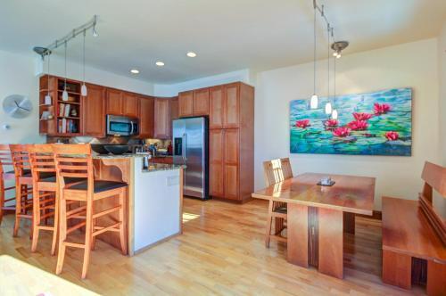 Upscale Majestic Valley Townhome