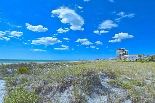 Parkside 15, 2 Bedrooms, Walk To Beach, Pool Access, Sleeps 6