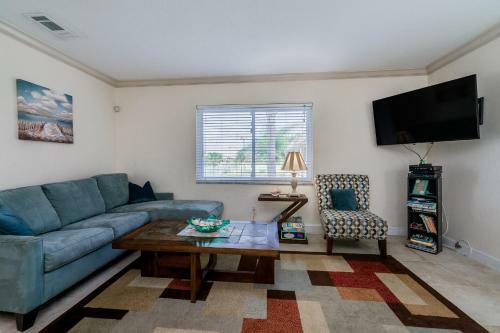 Parkside 15, 2 Bedrooms, Walk To Beach, Pool Access, Sleeps 6