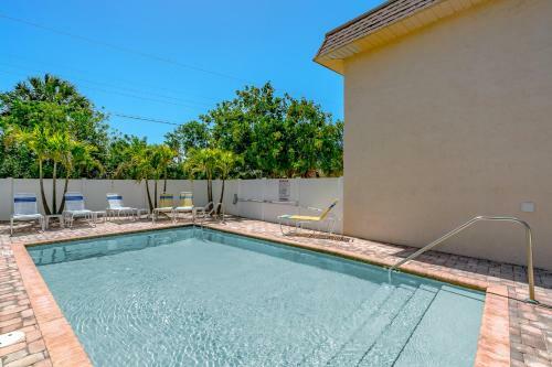 Parkside 15, 2 Bedrooms, Walk To Beach, Pool Access, Sleeps 6