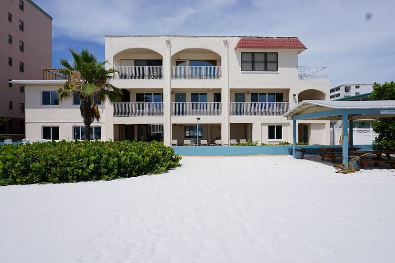 Hotel Redington Surf Resort