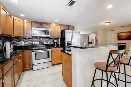 6061 Border Ln Home