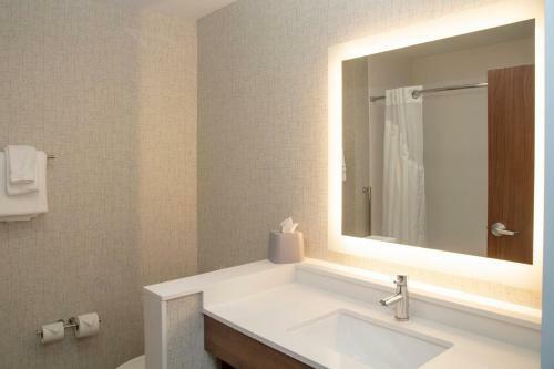 Hotel Holiday Inn Express & Suites - Marion