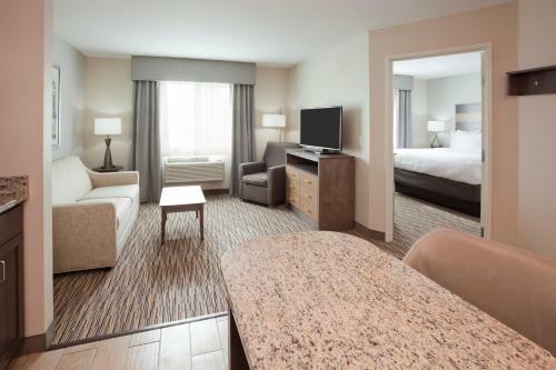 Grandstay Hotel & Suites