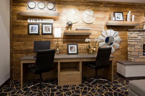 Grandstay Hotel & Suites