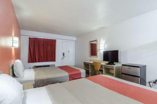 Hotel Motel 6 Warren