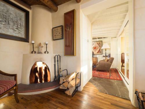 1 Bedroom - 5 Min. Walk To Canyon Rd. - El Caminito