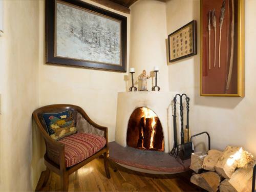 1 Bedroom - 5 Min. Walk To Canyon Rd. - El Caminito