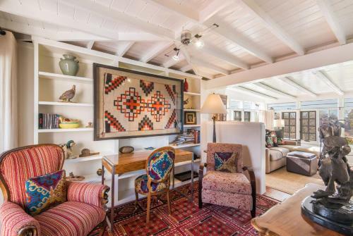 1 Bedroom - 5 Min. Walk To Canyon Rd. - El Caminito