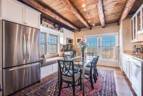 1 Bedroom - 5 Min. Walk To Canyon Rd. - El Caminito