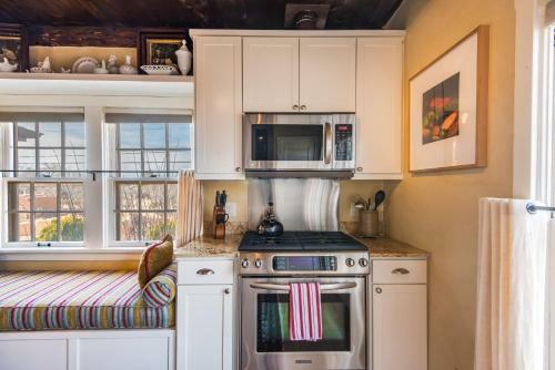 1 Bedroom - 5 Min. Walk To Canyon Rd. - El Caminito