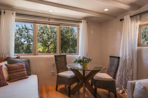 1 Bedroom - East Side, Serene Views, Tranquil - Suenos