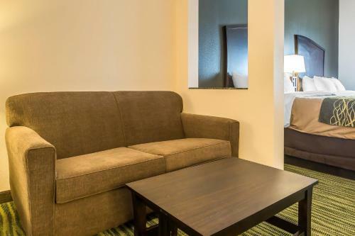 Hotel Comfort Inn & Suites Moore - Oklahoma City