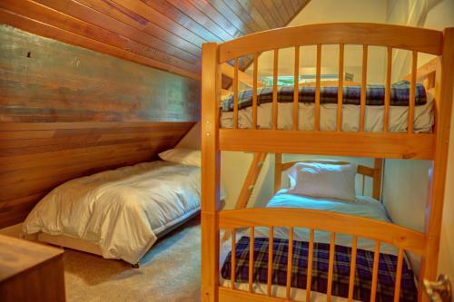 Zigzag Mountain Retreat Three-bedroom Chalet