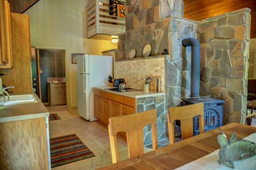 Zigzag Mountain Retreat Three-bedroom Chalet