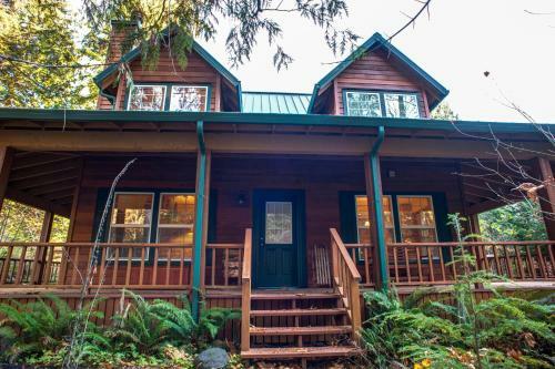Moose Manor Three-bedroom Chalet